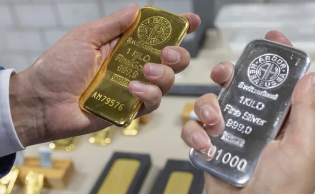 تراجع حاد يضرب أسواق الذهب والفضة ويبدّد 7.4 تريليون دولار في دقائق