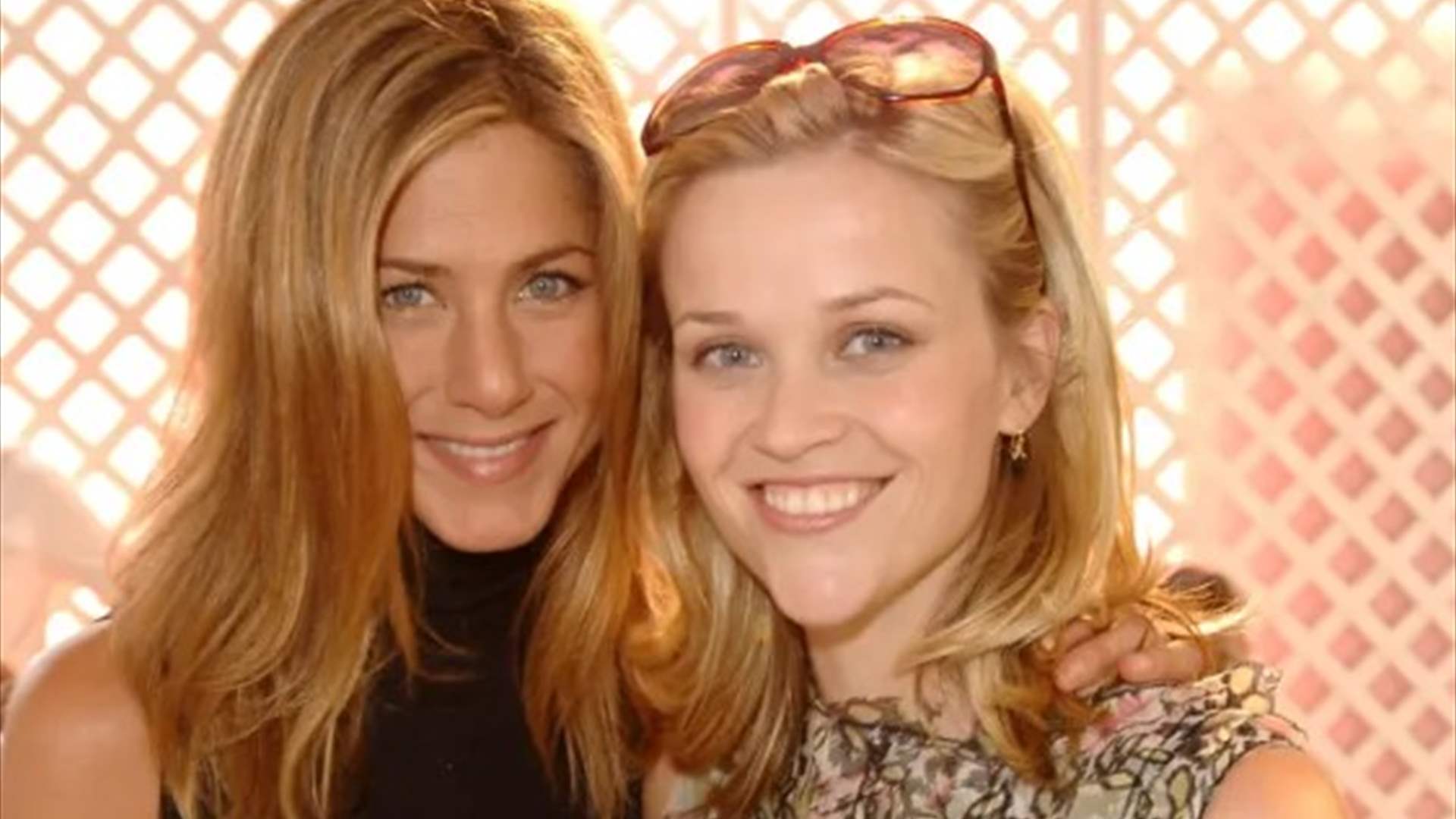 جينيفر أنيستون تكتشف الاسم الحقيقي لريس ويذرسبون بعد 25 عاماً من الصداقة