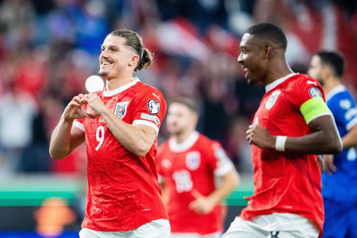 حفرة في الملعب توقف مباراة النمسا وقبرص بتصفيات المونديال