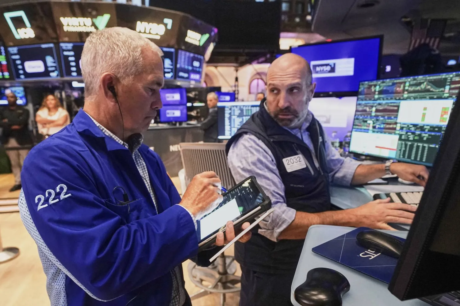 الأسهم الأميركية ترتفع بقيادة تسلا قبل قرار الفيدرالي المرتقب بشأن الفائدة