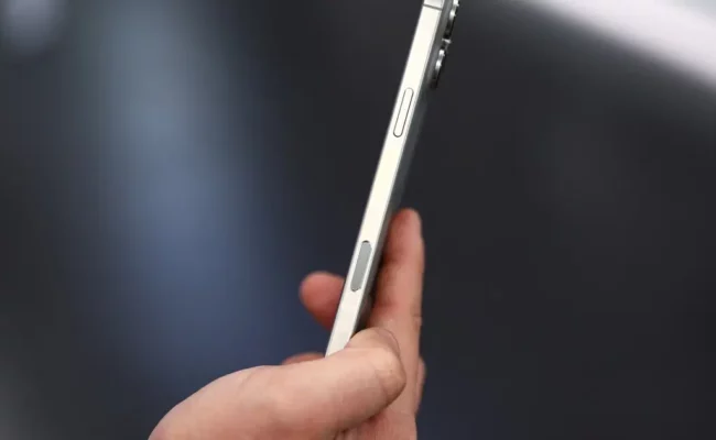 مستخدمو آيفون يشكون مشاكل تقنية بعد تحديث iOS 26