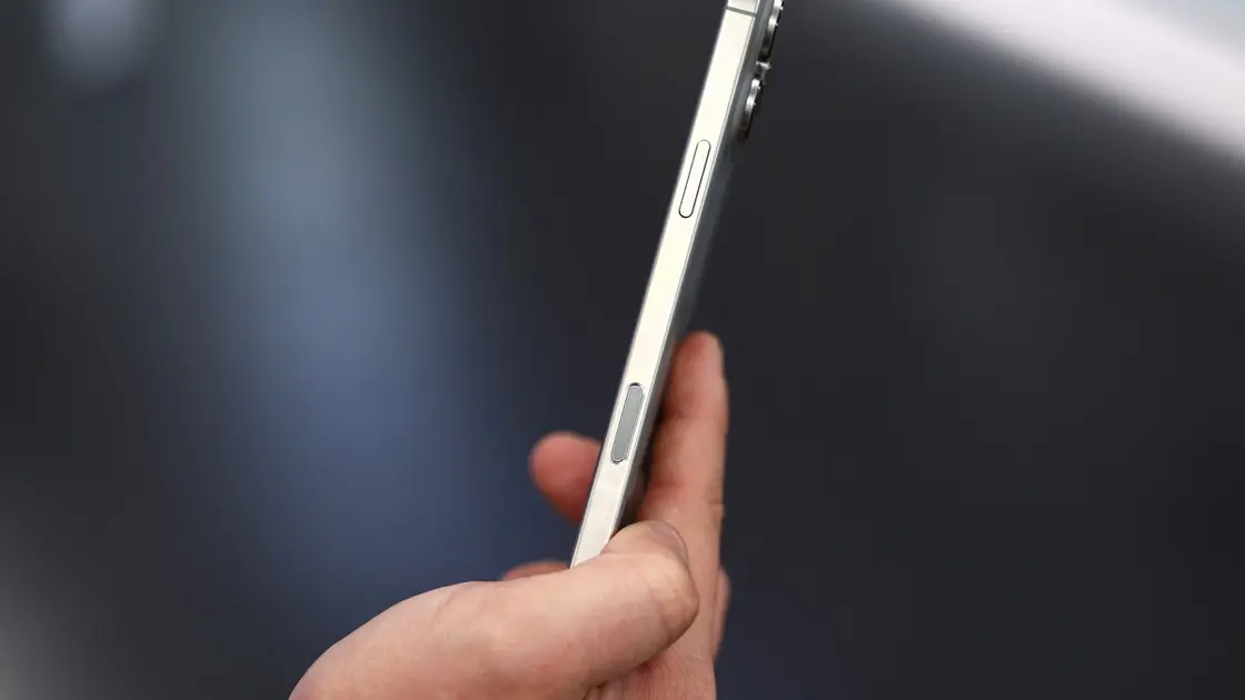 مستخدمو آيفون يشكون مشاكل تقنية بعد تحديث iOS 26