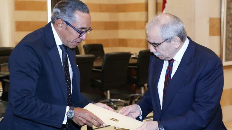 لبنان- سلام يبحث مع السفير المصري التصعيد الإسرائيلي