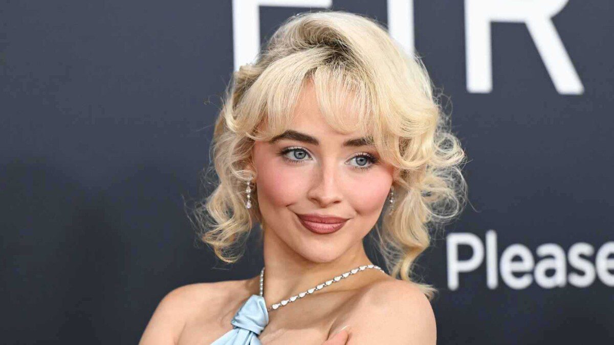 سابرينا كاربنتر تتألق في أولى حفلاتها على مسرح "غراند أول أوبري" بفستان مستوحى من شير وتينا تيرنر