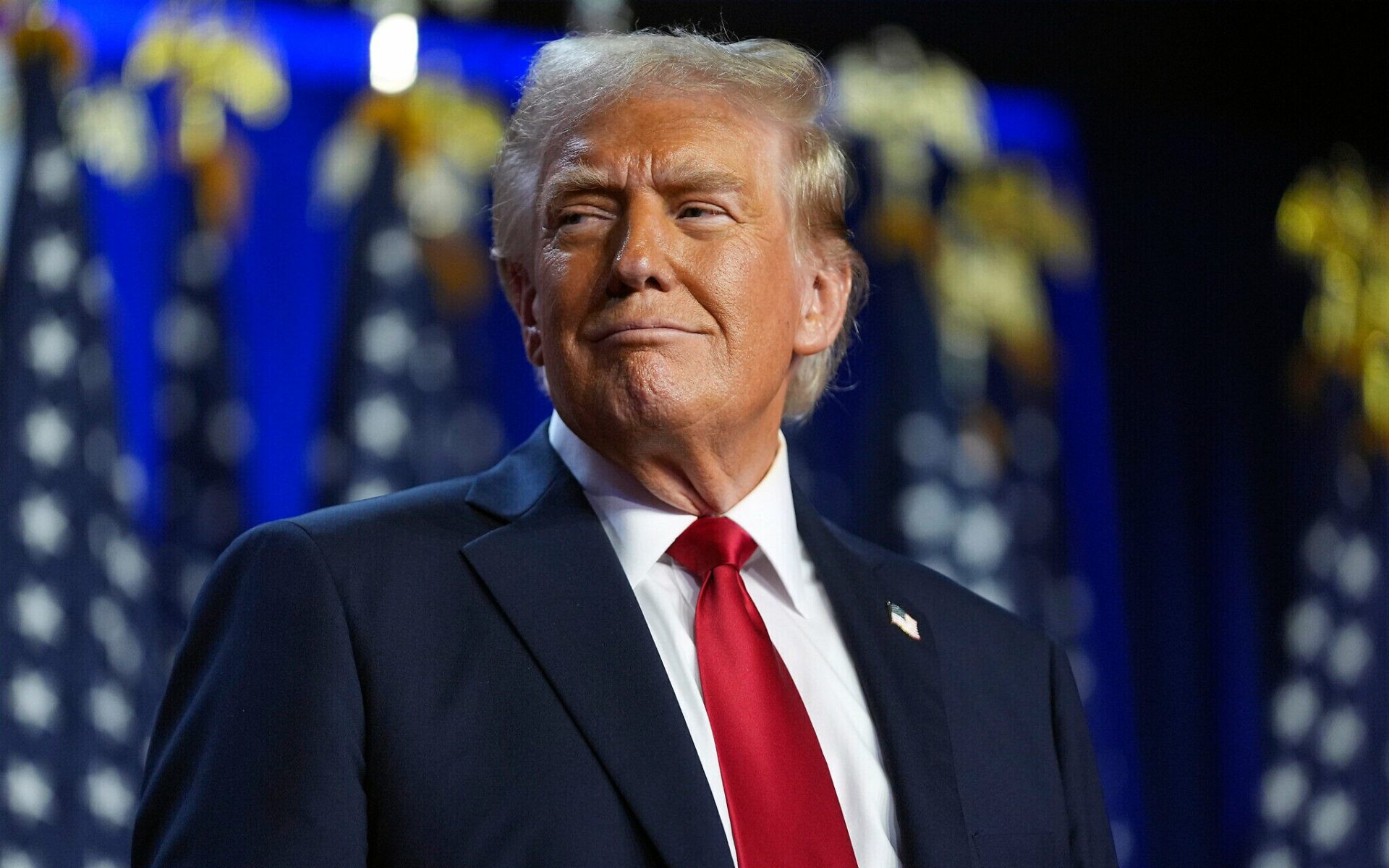 ترامب يعتزم منح 2000 دولار لكل أميركي باستثناء ذوي الدخل المرتفع!