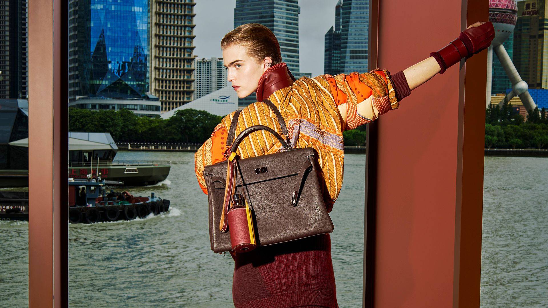 هيرميس: حين تتحوّل الألوان الترابية إلى لغة أناقة خالدة