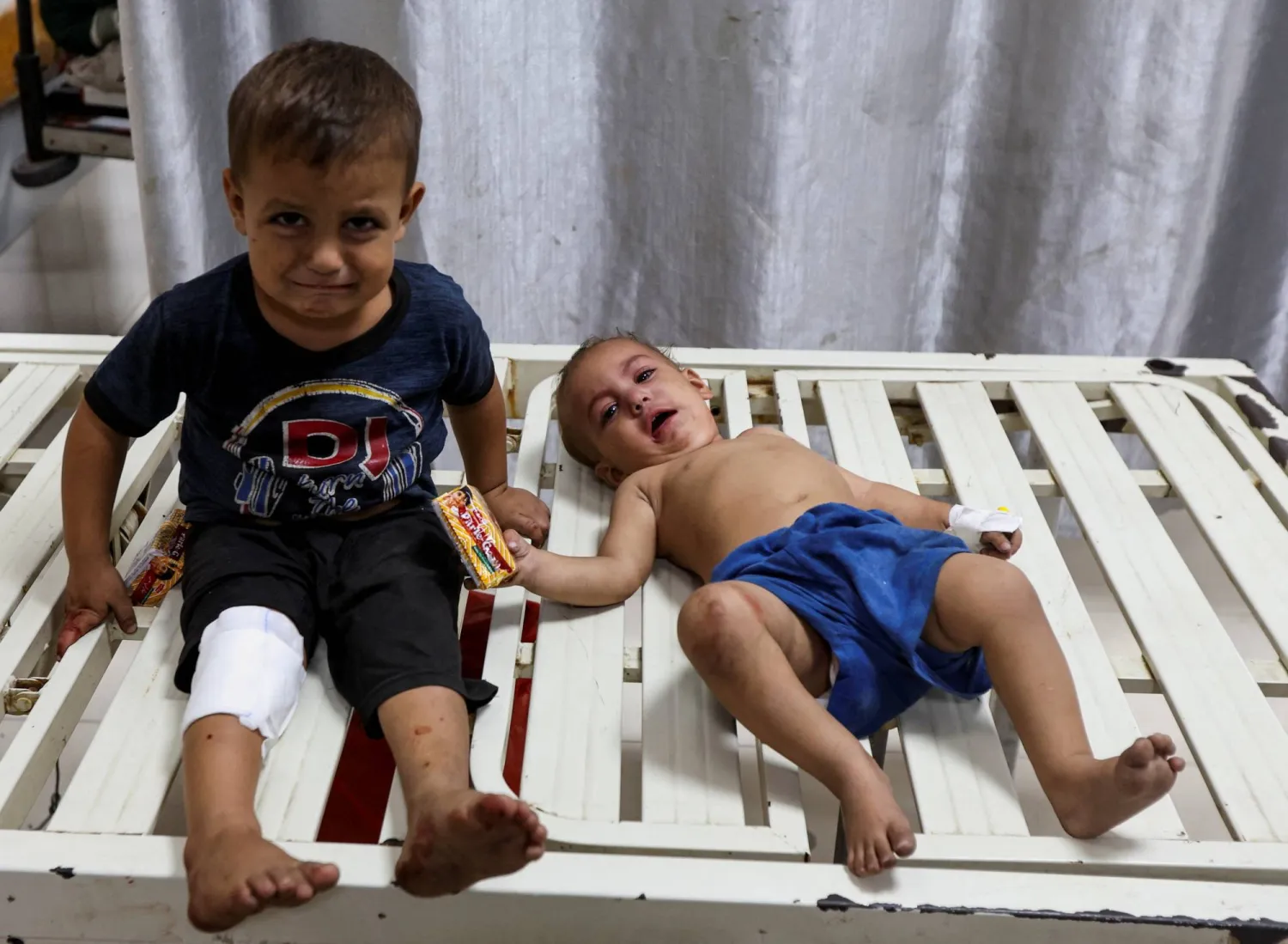 أطفال غزة بين الحياة والموت: آلاف المرضى ينتظرون الإجلاء الطبي وسط أزمات مستشفيات القطاع