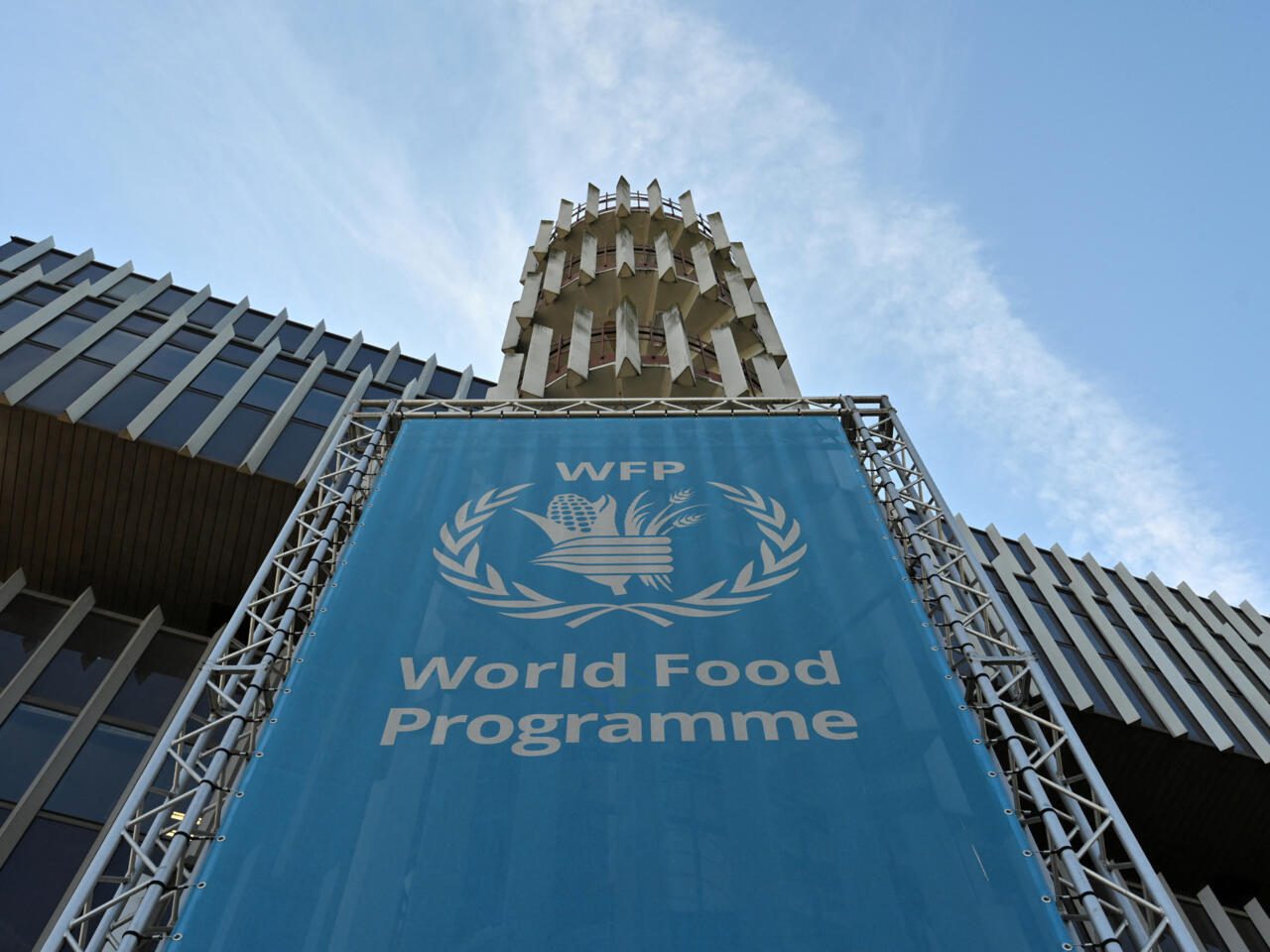 برنامج الأغذية العالمي يحذّر: خفض التمويل يهدّد بدفع 13.7 مليون إنسان إلى الجوع