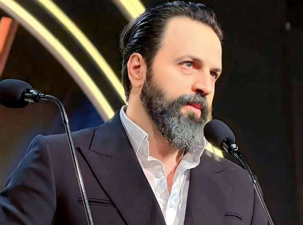 تيم حسن يطمئن جمهوره بعد ظهوره بمشد طبي في احتفالية "الصباح إخوان"