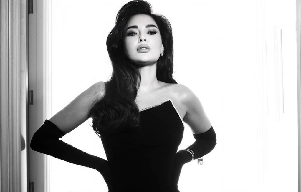 سيرين عبد النور تتألّق بفستان أسود يجمع بين الكلاسيكية والفخامة في حفل إطلاق "كذبة سودا"