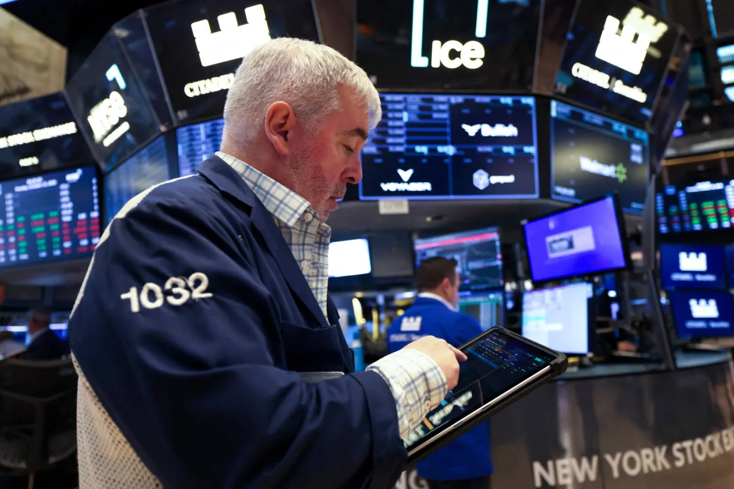 ترامب يطمئن الأسواق: «كل شيء سيكون على ما يُرام»… و«وول ستريت» تستعيد عافيتها