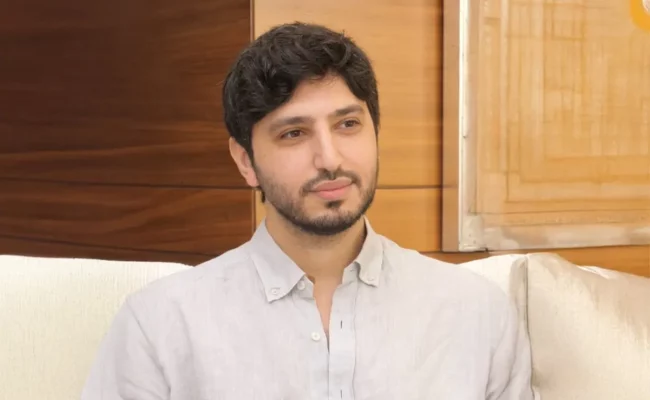 محمد شاكر يعلن عودته إلى المسرح قريبًا ويشكر جمهوره