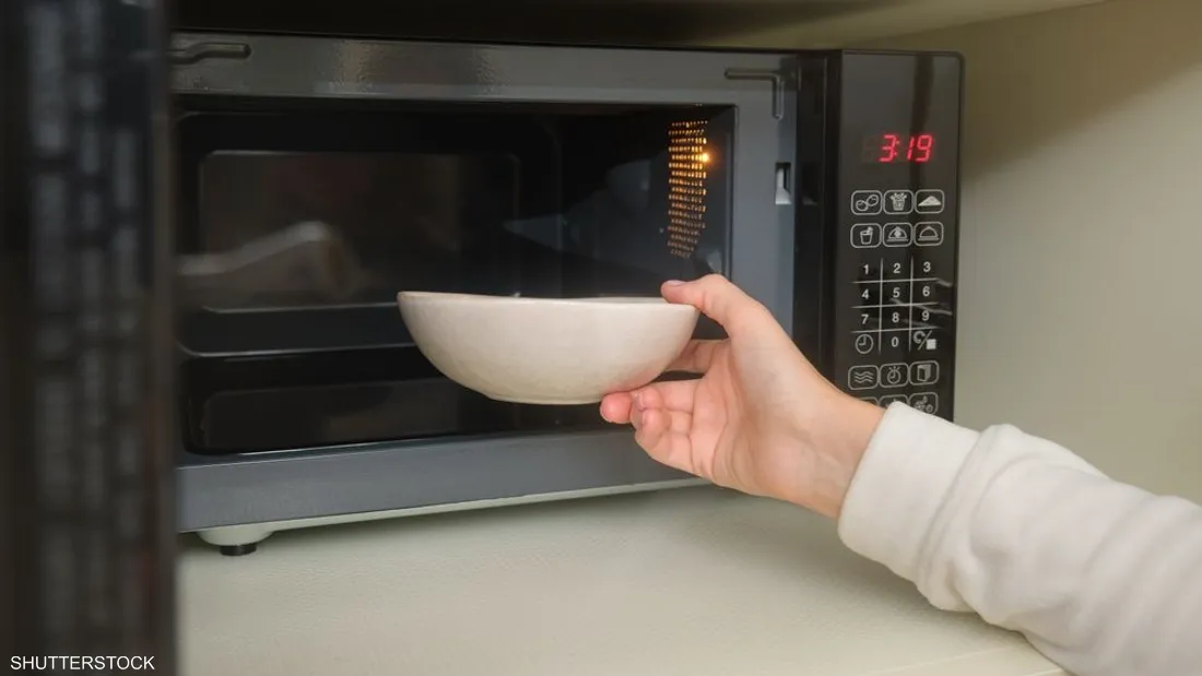 الميكروويف… آمن وسريع ولا يضر بالقيمة الغذائية للطعام عند الاستخدام الصحيح