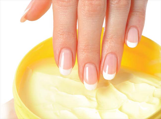 6 نصائح فعّالة لترطيب أظافركِ في موسم الشتاء