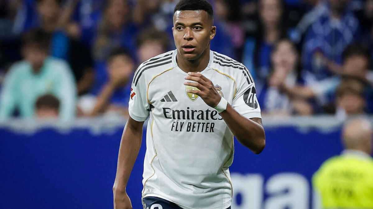 مشجع ريال أوفييدو يعتذر بعد الهتافات العنصرية ضد مبابي