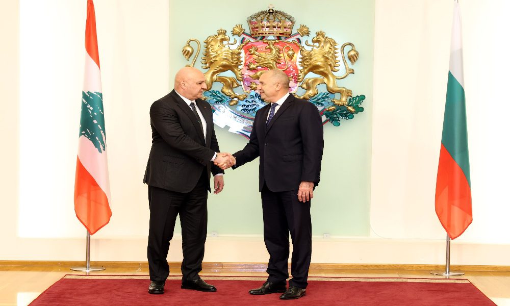 لبنان-عون عاد إلى بيروت مختتمًا زيارته الى بلغاريا