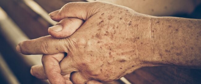 السعادة بعد الستين: كيف تتحسن جودة الحياة مع التقدم في العمر؟