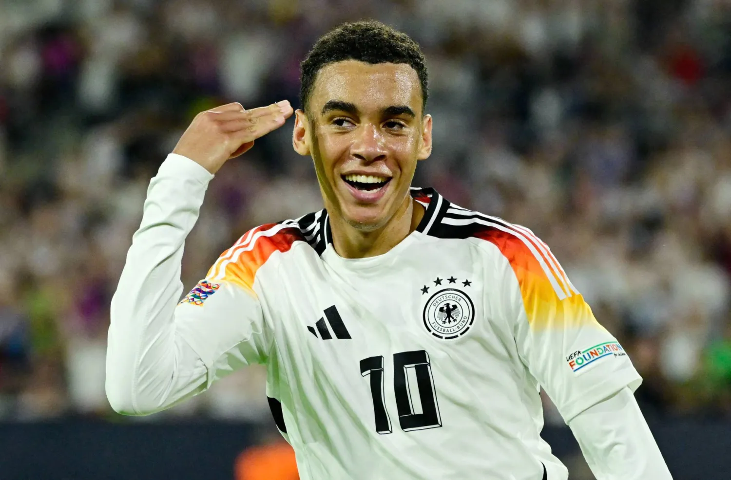 عودة جمال موسيالا إلى الملاعب تقترب: مشاركة محتملة في كانون الأول