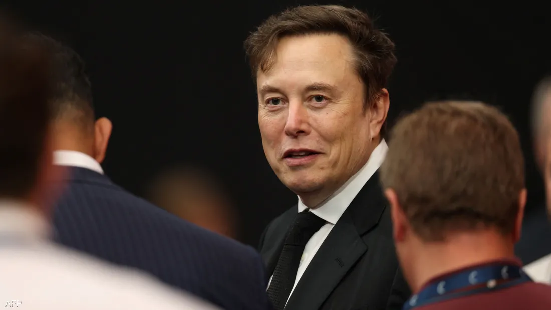 سخرية جديدة تشعل منافسة عمالقة الفضاء والذكاء الاصطناعي: ماسك يتهكم على بيزوس