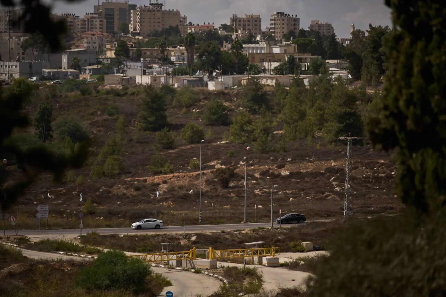 إسرائيل تستولي على 77 دونماً شرق القدس… وعائلات بدوية تُهجّر قسراً تحت اعتداءات المستوطنين