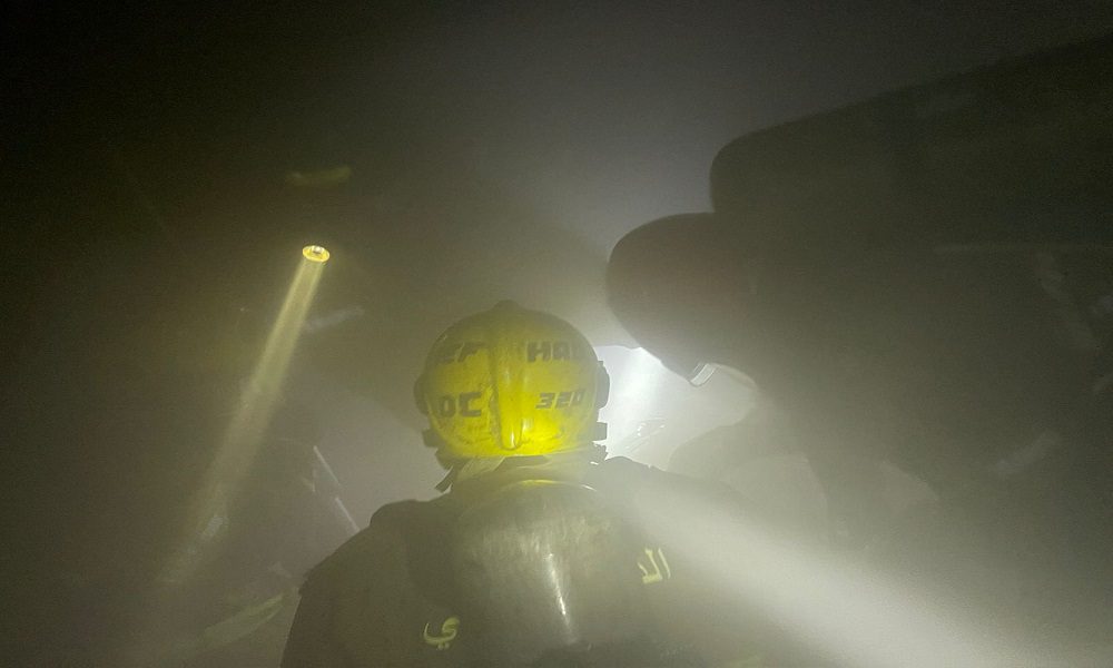 لبنان-الدفاع المدني: عمليات الإطفاء داخل معمل “هوا تشيكن” مستمرة