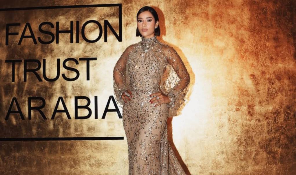 بلقيس فتحي تشعل سهرة "فاشن تراست أرابيا" بإطلالة ذهبية فاخرة