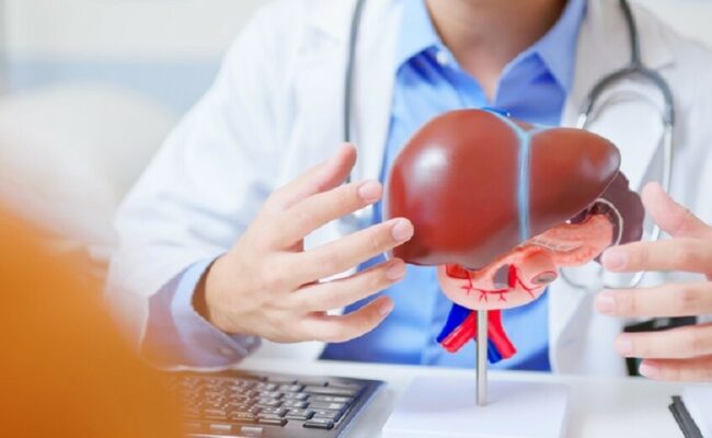 عادات يومية تُدمّر الكبد تدريجياً… وتحذيرات من “الأعداء الخفيين”