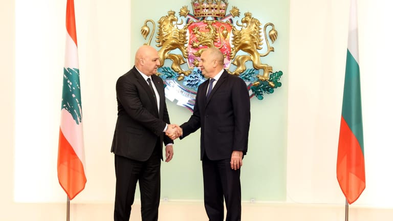 لبنان- عون من بلغاريا: مهمّة الجيش مصيريّة