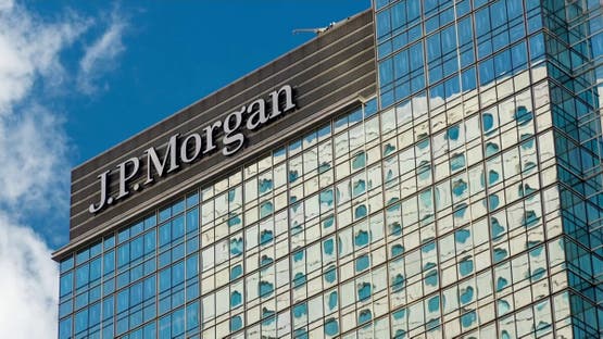 "جي بي مورغان" يخضع لتحقيقات أميركية بشأن "الإقصاء المصرفي" بدوافع سياسية