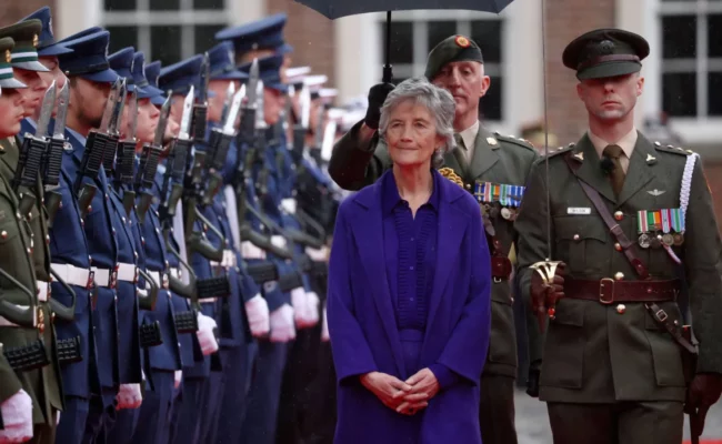 كاثرين كونولي تؤدي اليمين رئيسةً لإيرلندا: يسارية تنتقد واشنطن وتدعو لوحدة الجزيرة