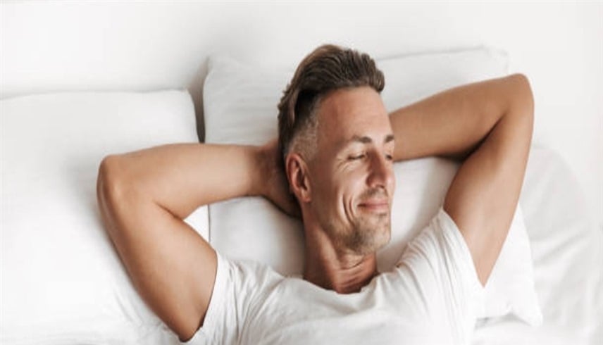 ست عادات صباحية غيّرت حياة خبير سعادة في هارفارد: من الرابعة فجراً إلى ذروة الإبداع