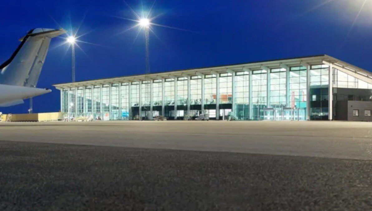 مطار ألبورغ يغلق أبوابه مؤقتًا بسبب تحليق طائرات مسيرة