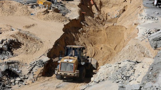 إسرائيل تتسلم جثة رهينة من غزة وواشنطن تدفع نحو قوة دولية لنزع سلاح حماس