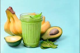 الأفوكادو أم الموز: أيهما الخيار الأمثل لوجبة فطور صحية؟