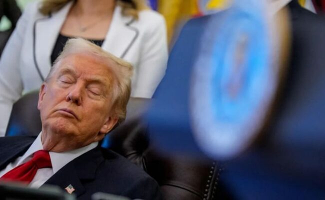 البيت الأبيض يرد بعد انتشار صور ترامب وكأنه يغفو أثناء فعالية رسمية