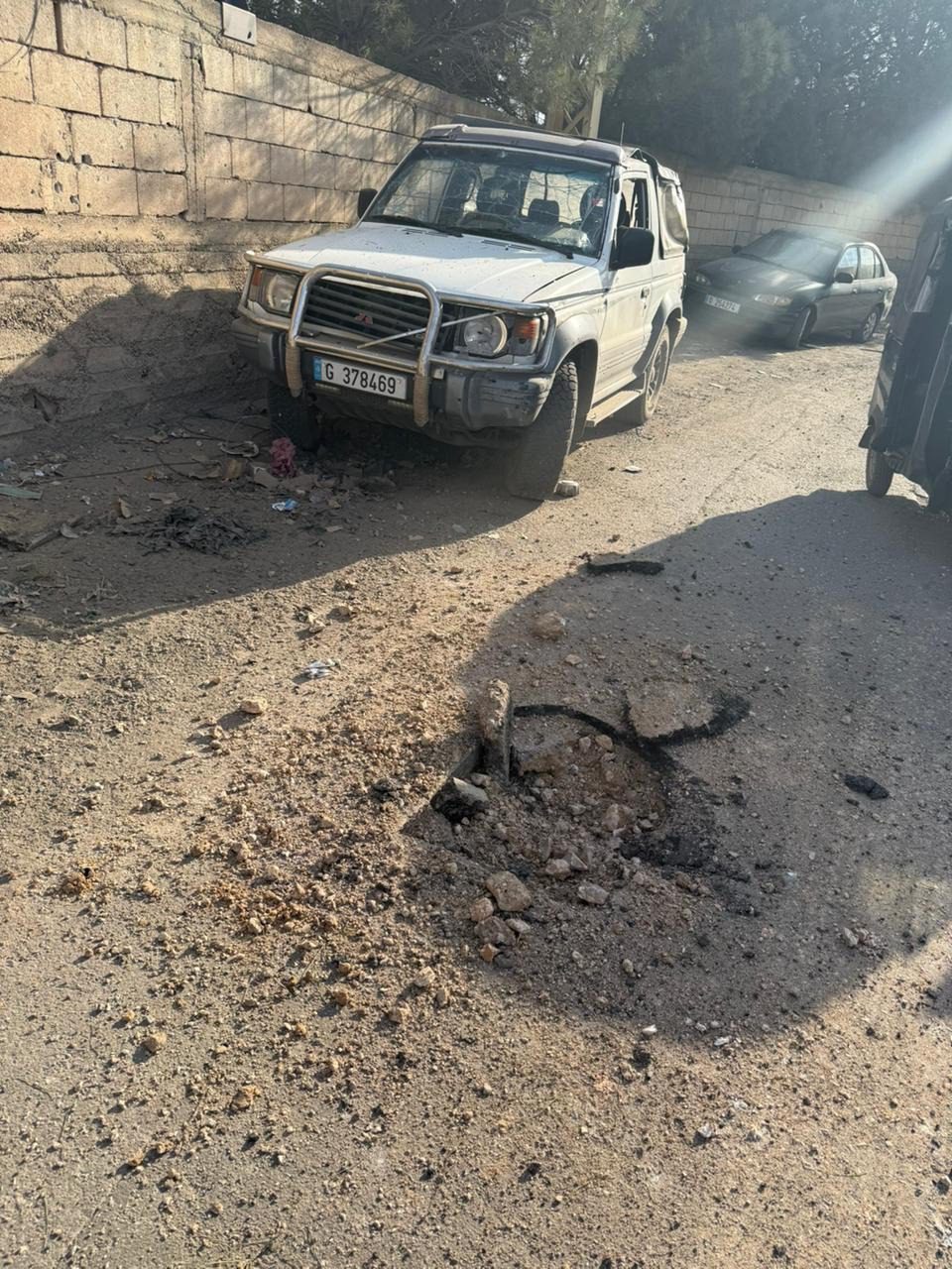 لبنان- بالصورة: استهداف سيارة في الهرمل