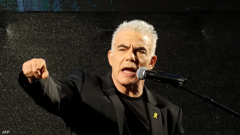 لابيد يرد على ترامب: "إسرائيل دولة ذات سيادة… والعفو عن نتنياهو يحتاج إجراءات قانونية"