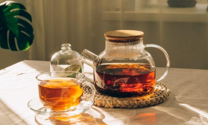 للرجال.. الشاي والكاكاو يحدّان أضرار الجلوس الطويل على صحة الشرايين