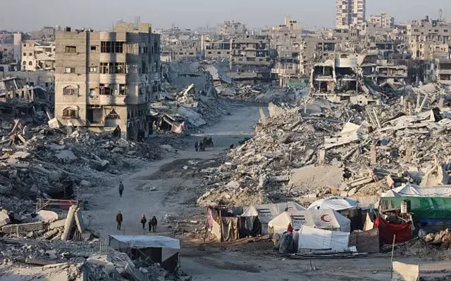 تصعيد عسكري في غزة مع قصف جوي ومدفعي متواصل وتفاقم الأزمة الإنسانية