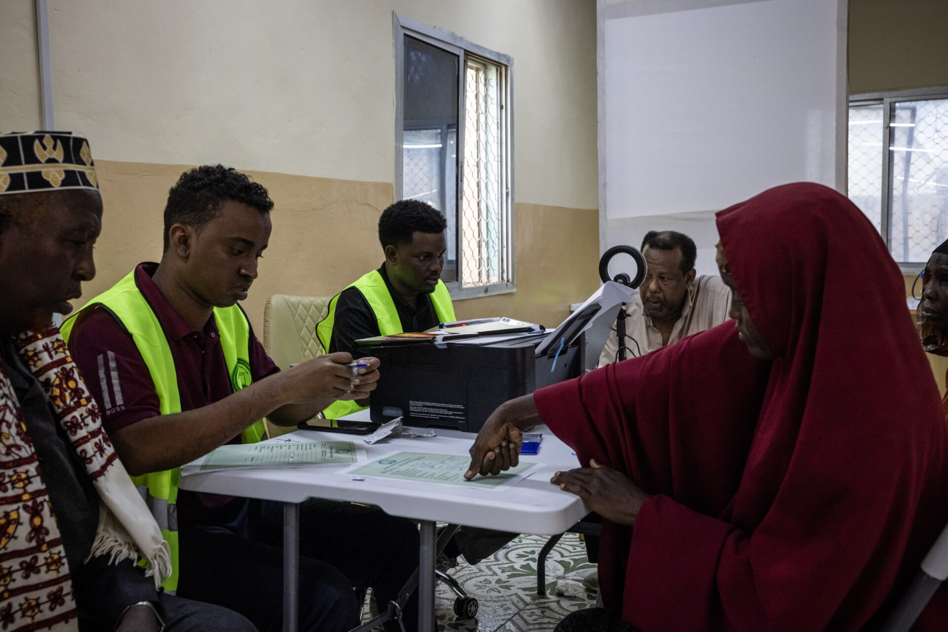 مقديشو تجري انتخابات بلدية تمهيداً لأول انتخابات وطنية مباشرة منذ أكثر من 50 عاماً