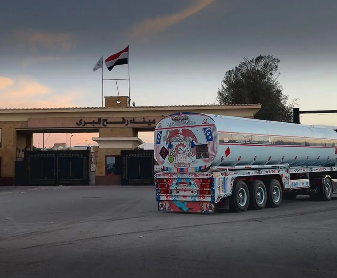 قافلة مصرية جديدة إلى غزة: أكثر من 10 آلاف طن مساعدات عبر "زاد العزة"