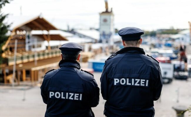 سلحفاة هاربة ومخبأ سري منسي.. أغرب عمليات الشرطة الألمانية في 2025