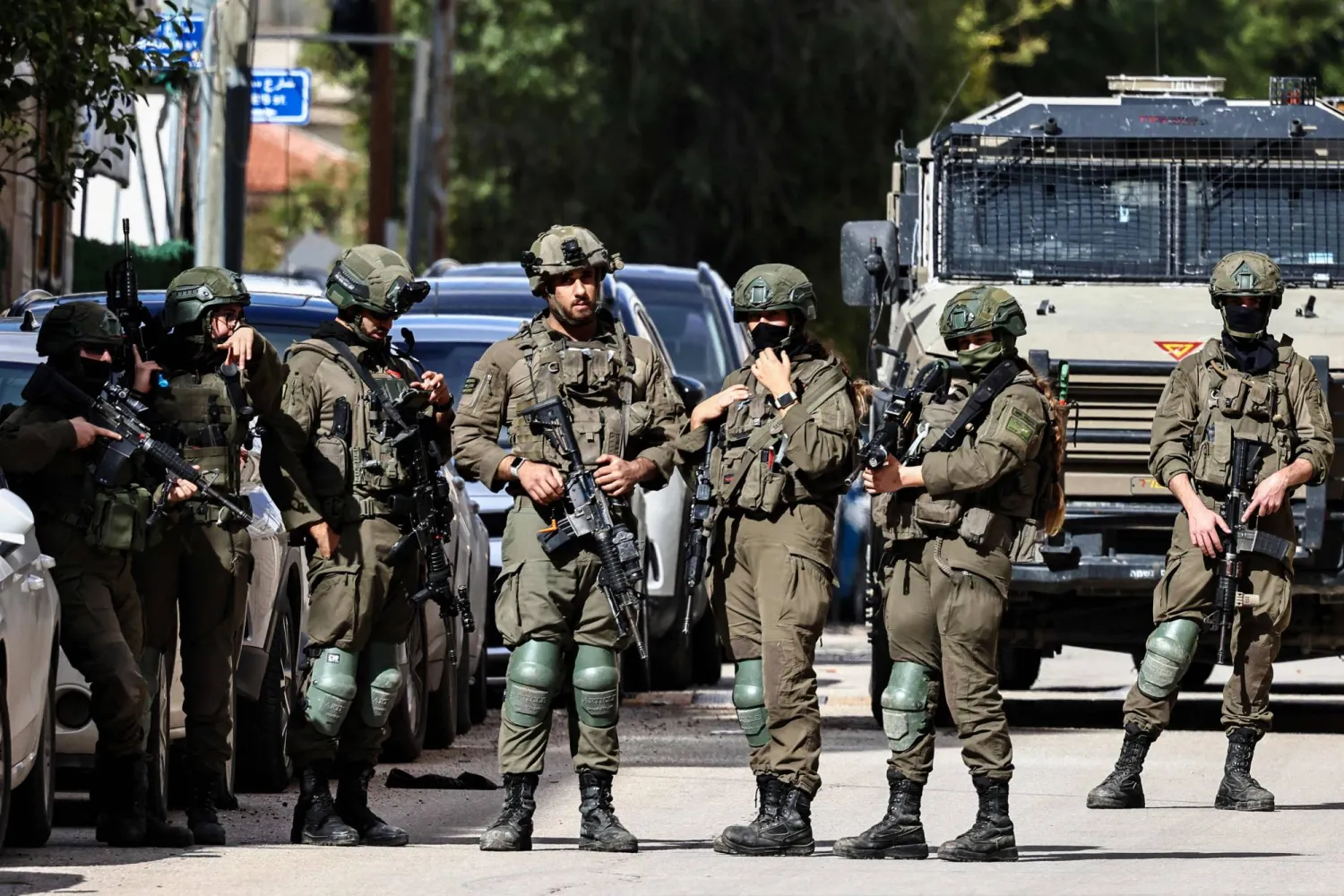 إصابة ثلاثة فلسطينيين برصاص الاحتلال الإسرائيلي وحملة اعتقالات واسعة في الضفة الغربية