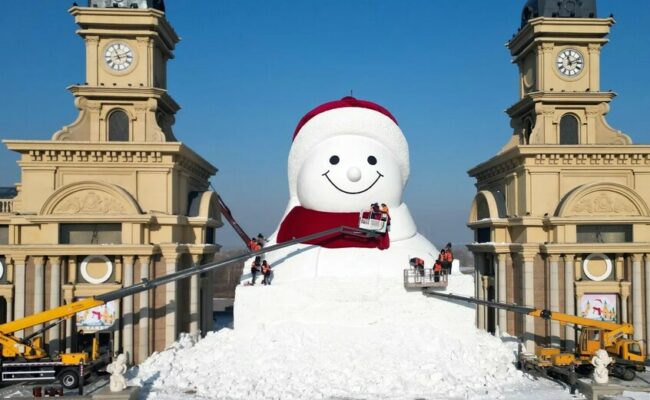 بالفيديو: الصين تبني رجل ثلج عملاق بارتفاع 6 طوابق في هاربين خلال 11 يوماً