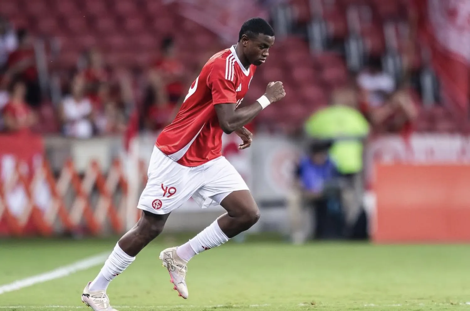 الأهلي السعودي يقتنص المهاجم البرازيلي الشاب ريكاردو ماتياس