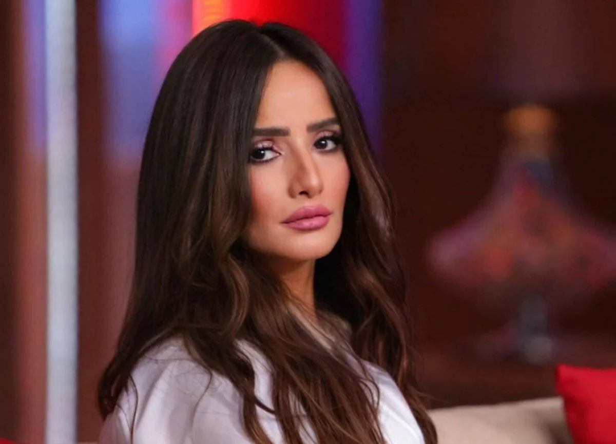 زينة توضّح سبب غيابها عن تسلّم جائزتها عن "ورد وشوكولاتة"