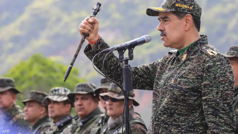 مادورو يطلق تجنيدًا واسعًا بعد تصاعد التوتر العسكري مع الولايات المتحدة
