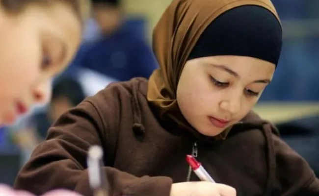 النمسا تقر حظراً على ارتداء الحجاب للفتيات دون 14 عاماً في المدارس