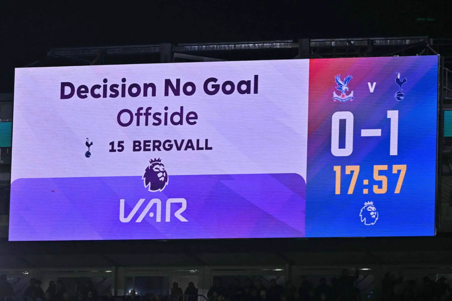 فيفا يدرس تعديل قاعدة التسلل لجعل كرة القدم أكثر هجومية