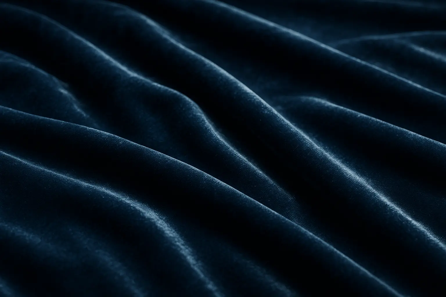 المخمل يتصدر موسم شتاء 2026 بأناقة لا تضاهى